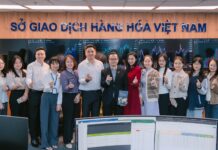 Implementing Project-Based Learning at the Graduate Level: Connecting Derivatives Theory with Market Practice